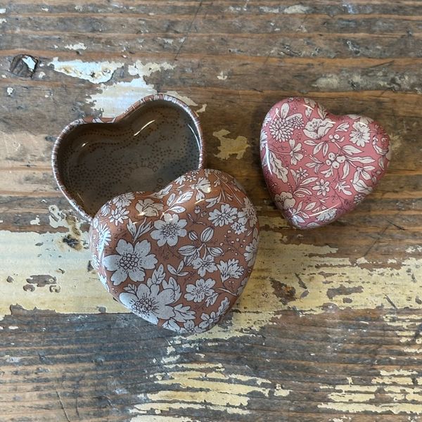 Hovedbilde Metal heart box.