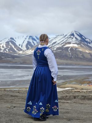 Brodert og montert Svalbardbunad Dame