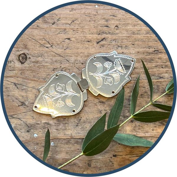 Hovedbilde Spenner til vest, gravert